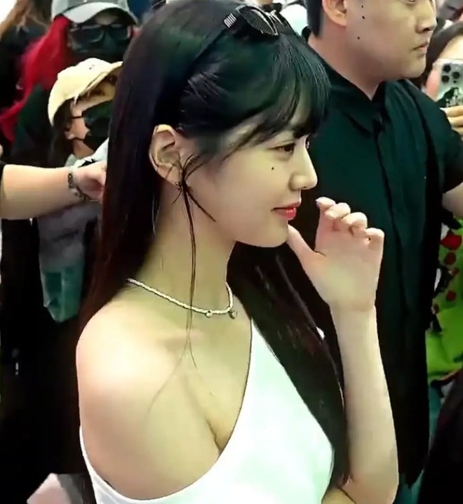 Jang Won Young biểu cảm khó chịu