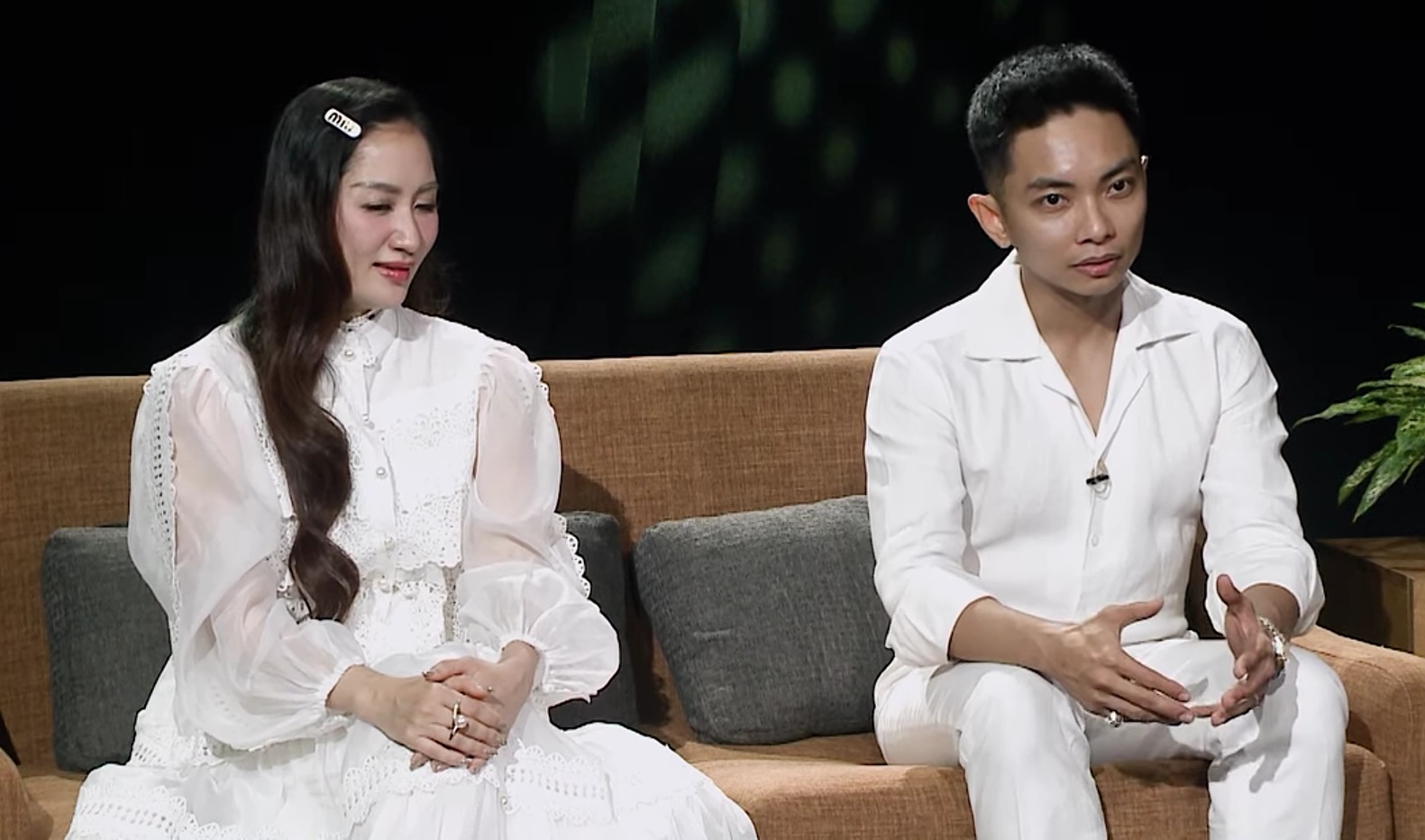 Khánh Thi và gia đình khi đi thi đấu