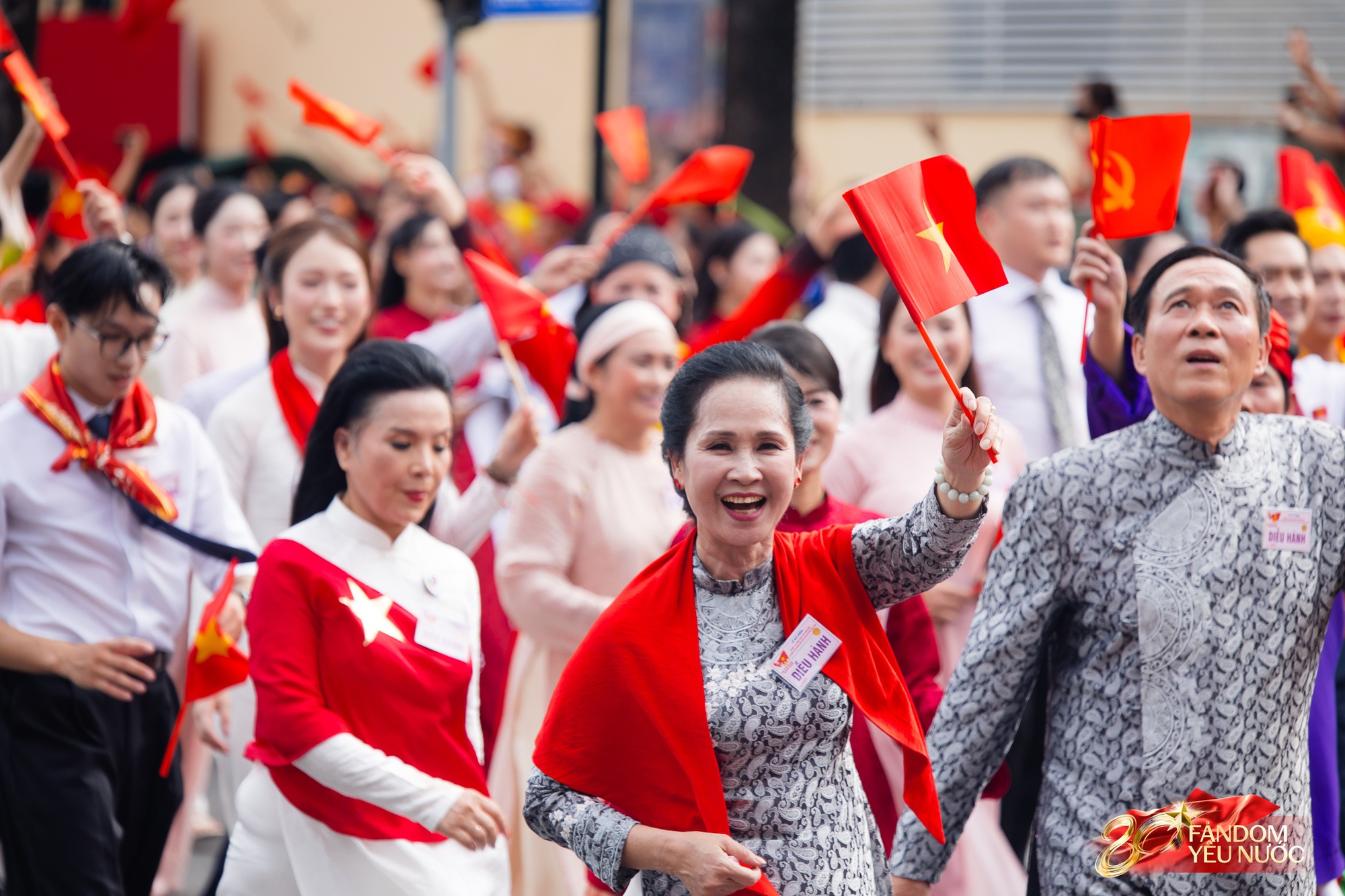 NSND Lan Hương và NSƯT Đỗ Kỷ trong trang phục đôi 