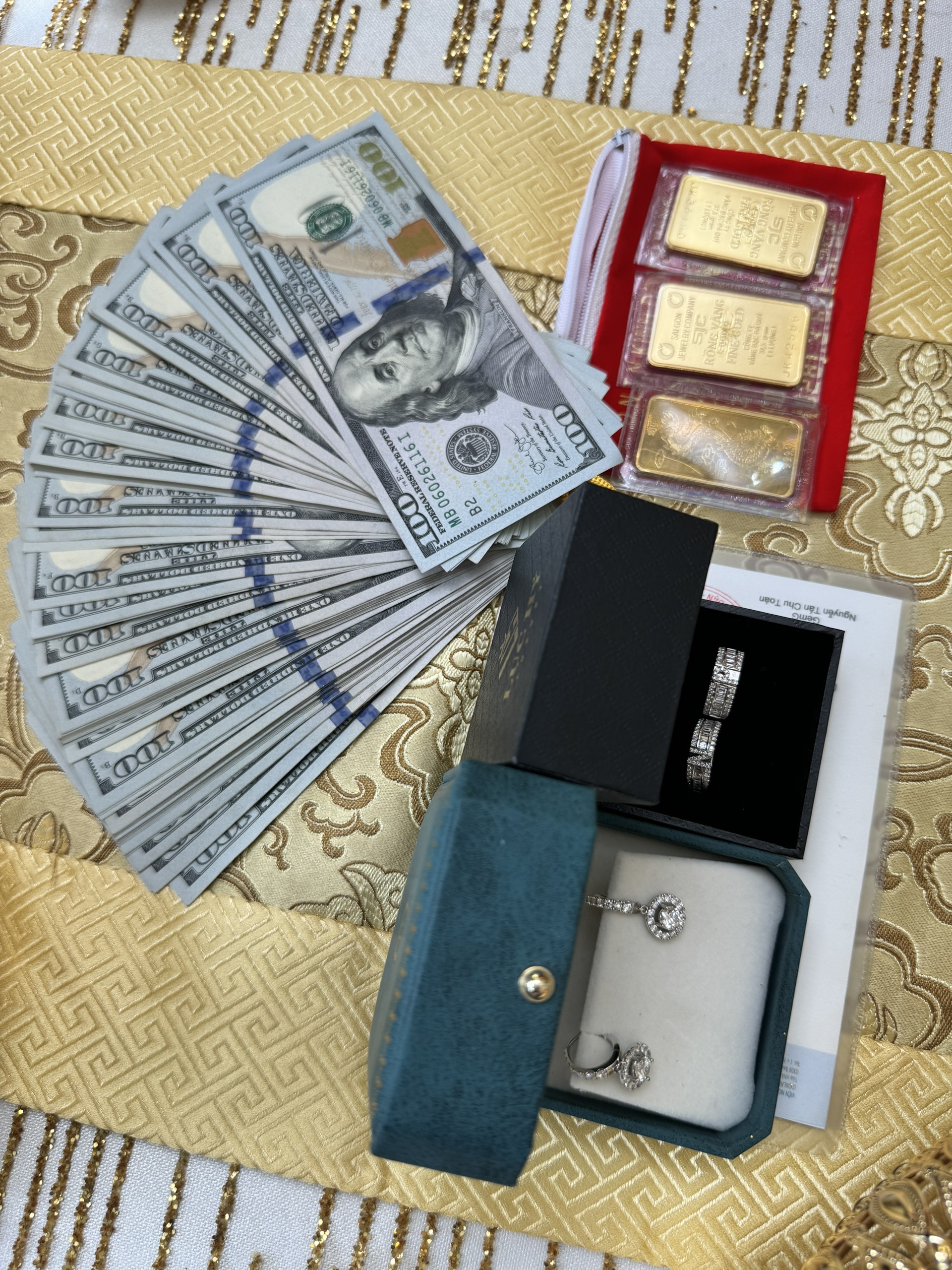 Vợ chồng TiTi tận hưởng cuộc sống sang trọng bên nhau