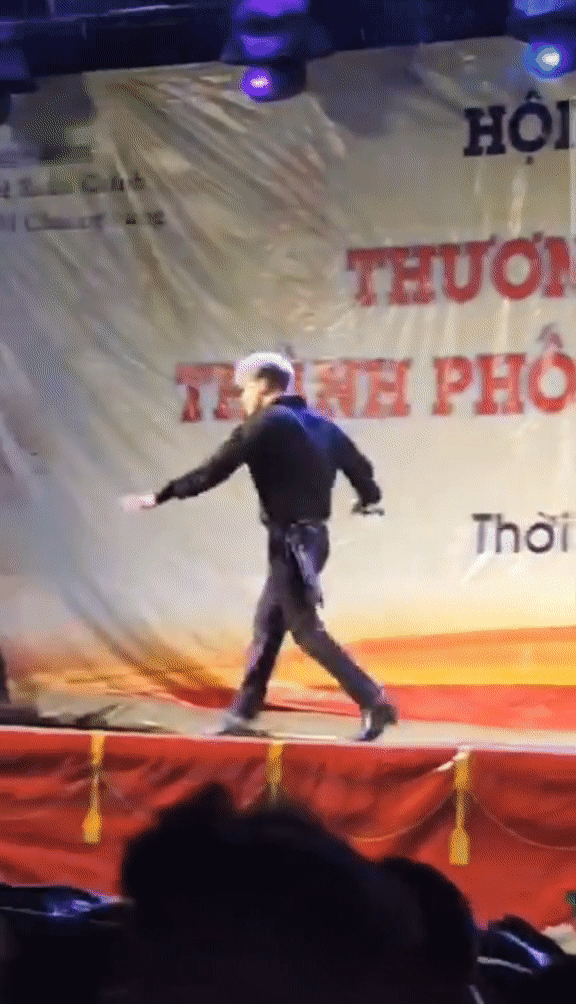 TiTi trình diễn với phong cách độc đáo, gây chú ý