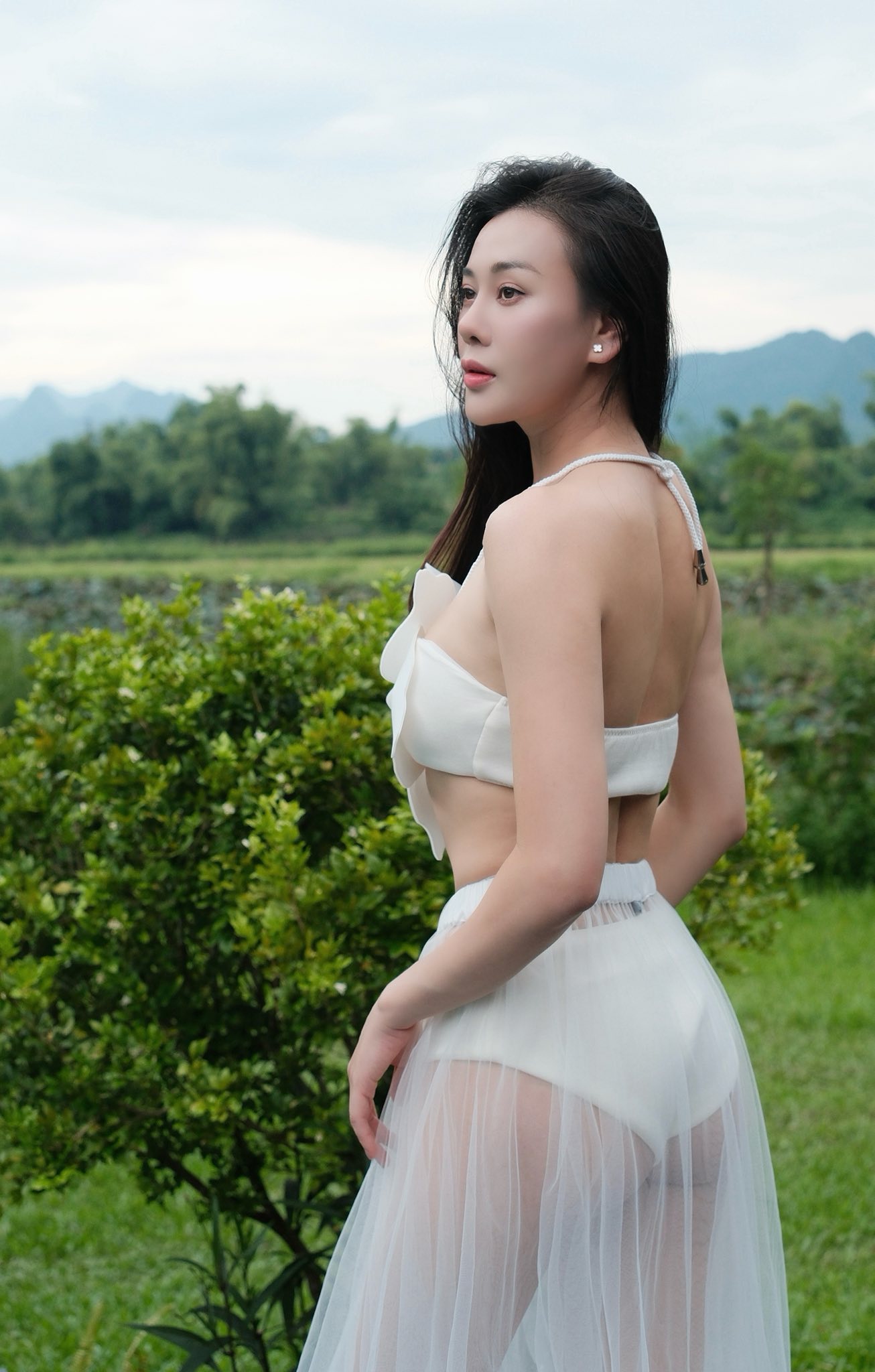 Vẻ đẹp mặn mà, rạng rỡ của nữ diễn viên Phương Oanh