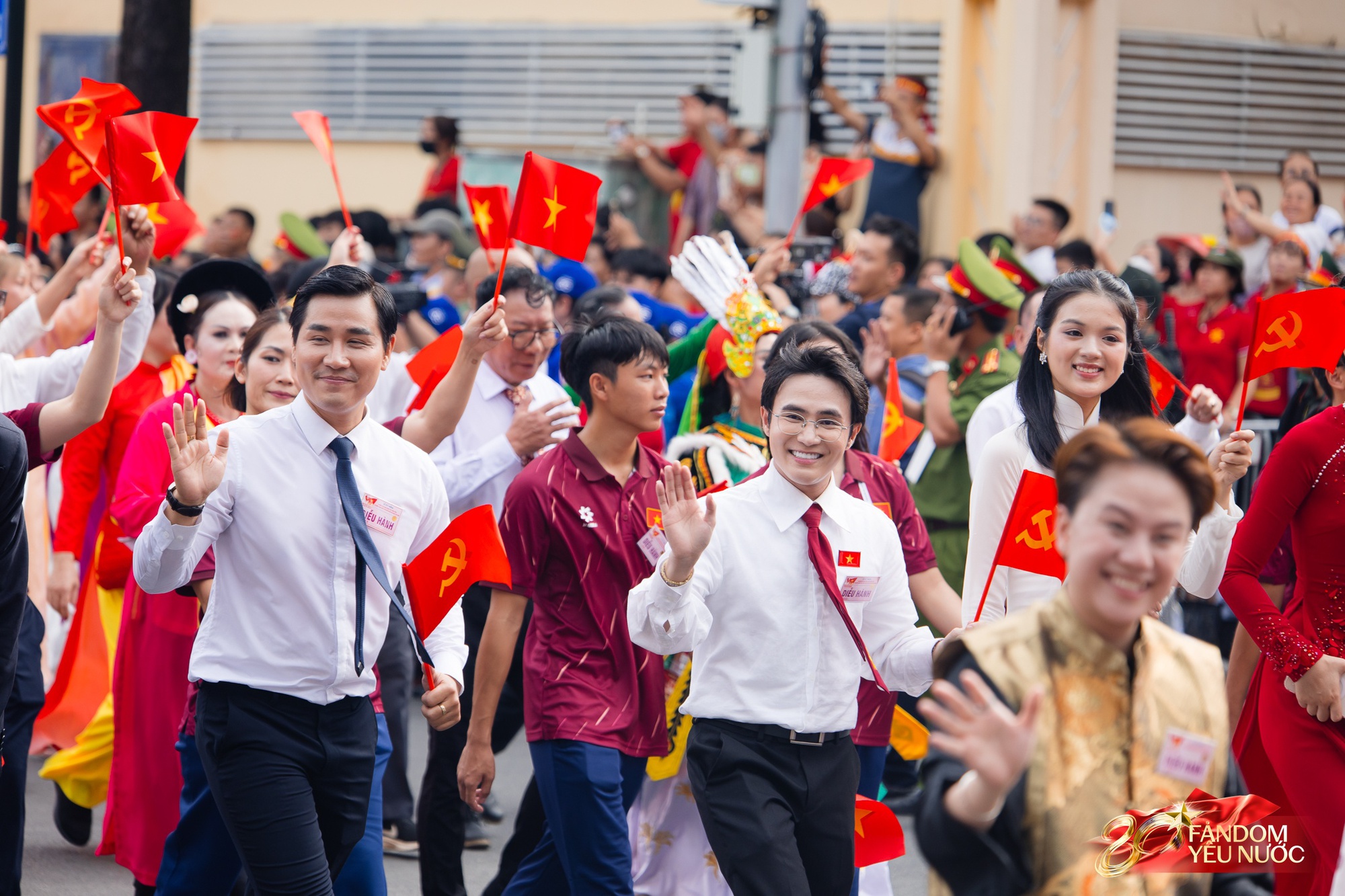 Nguyên Khang và Huỳnh Lập thân thiện với khán giả 