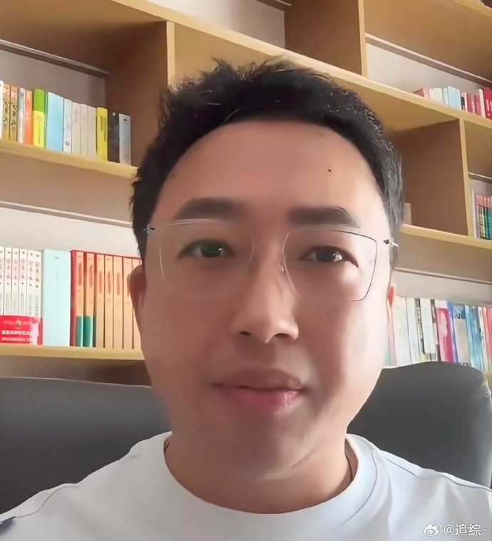 Vu Chính bảo vệ Hứa Khải trên livestream