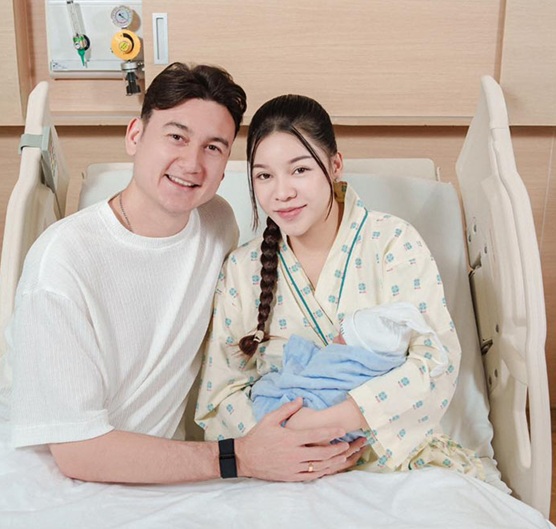 Đặng Văn Lâm và vợ