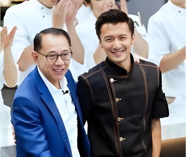 Ông Dương được coi là người sếp lý tưởng trong showbiz Hoa ngữ.