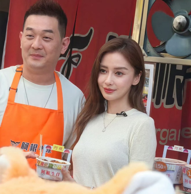 Angelababy quảng cáo đồ ăn vỉa hè ở Macau