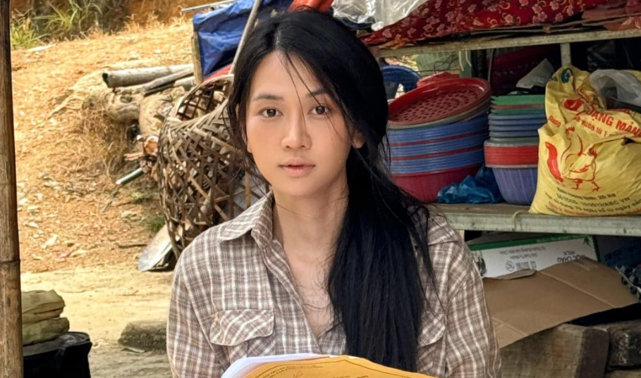 Lê Bống mặt mộc đẹp tự nhiên