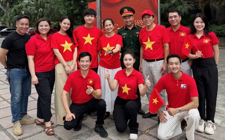 Vợ chồng nghệ sĩ tập luyện diễu hành