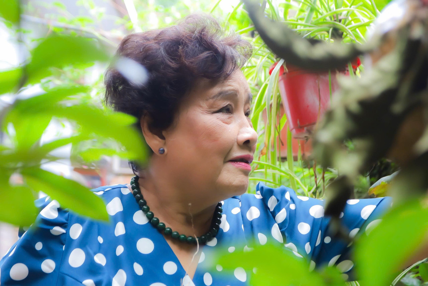 NSND Thanh Tú nhanh nhẹn, cười nói rổn rang