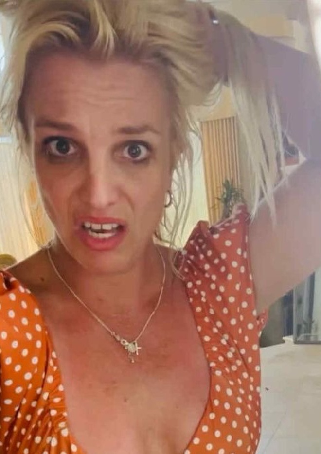 Britney Spears đăng video kỳ lạ
