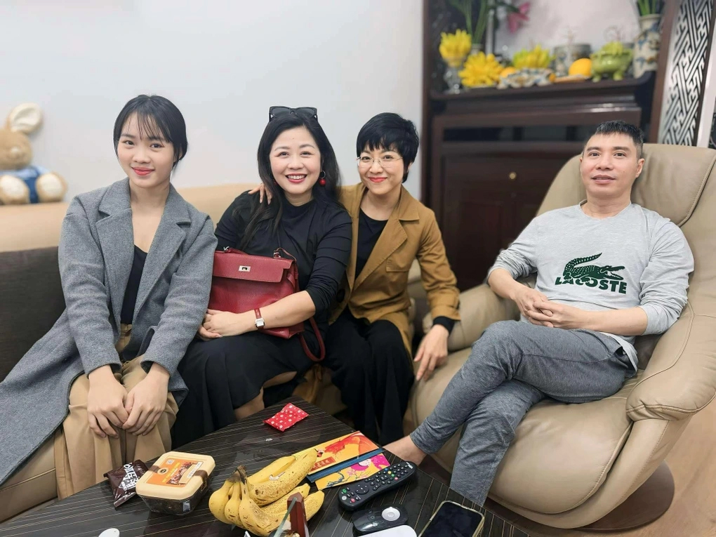 Thảo Vân thăm NSND Công Lý