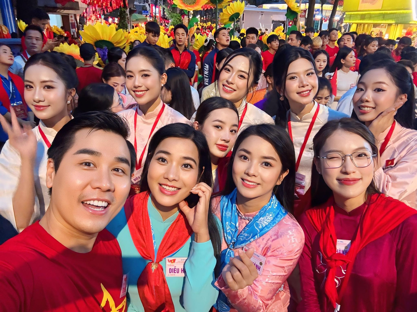 MC Nguyên Khang tham gia sơ duyệt cùng các người đẹp và diễn viên