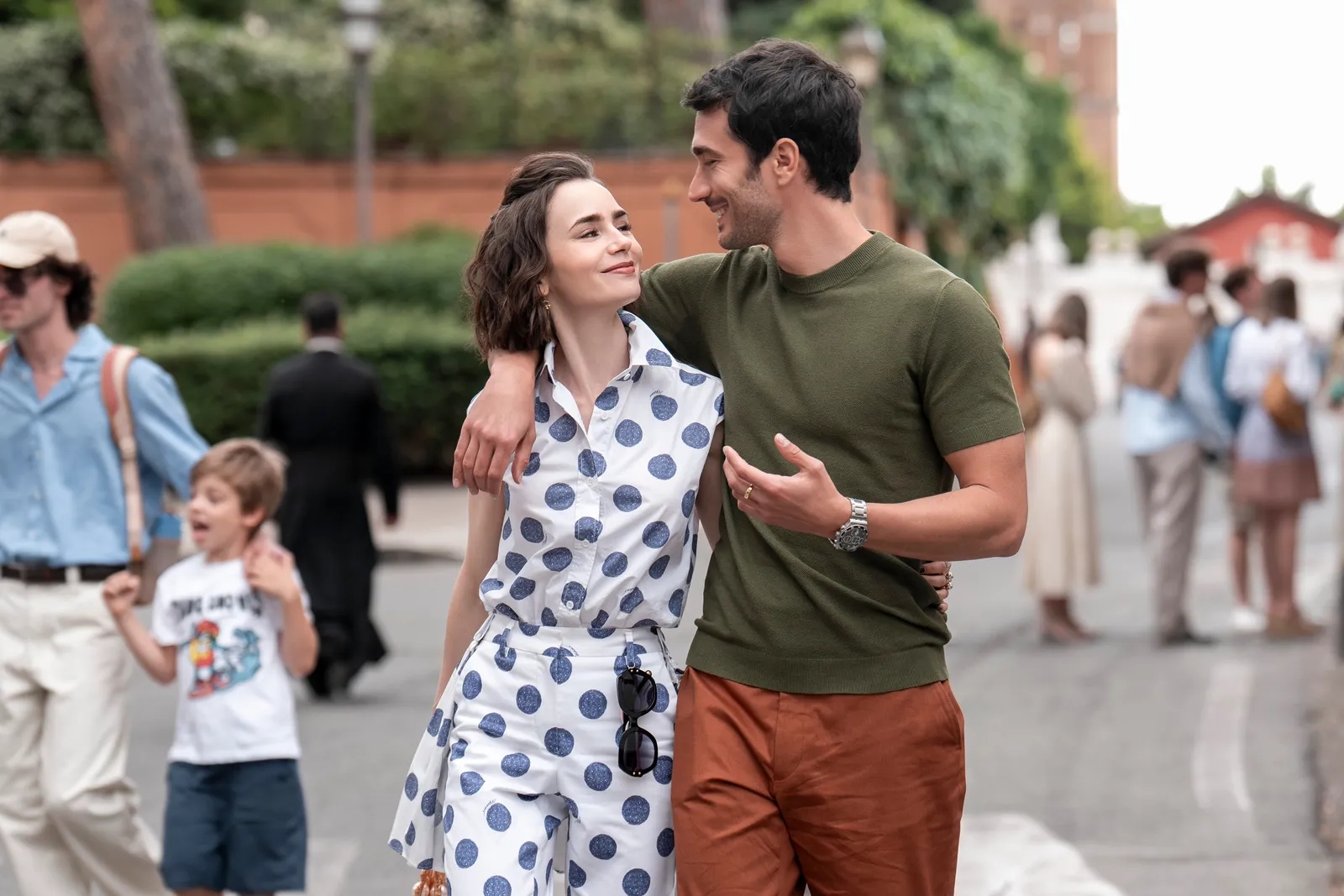 Nhan sắc và phong cách thời trang của Emily