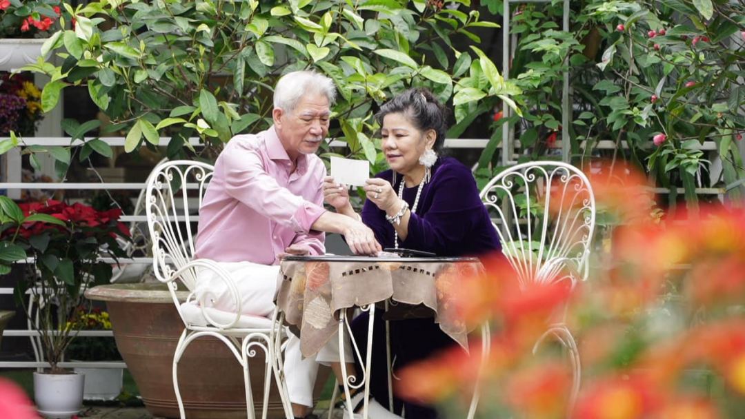 NSND Thanh Hoa cùng chồng bên ngôi nhà ngoại ô