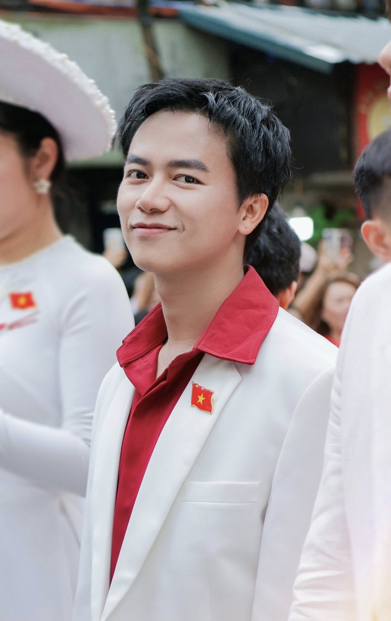 Mâu thuẫn giữa fan và ekip quản lý Bùi Công Nam