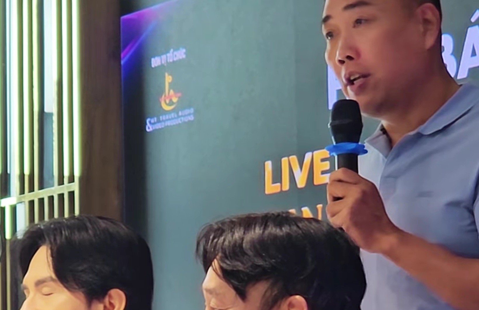 Minh Vy bên cạnh ông bầu Hoàng Tuấn và Đan Trường