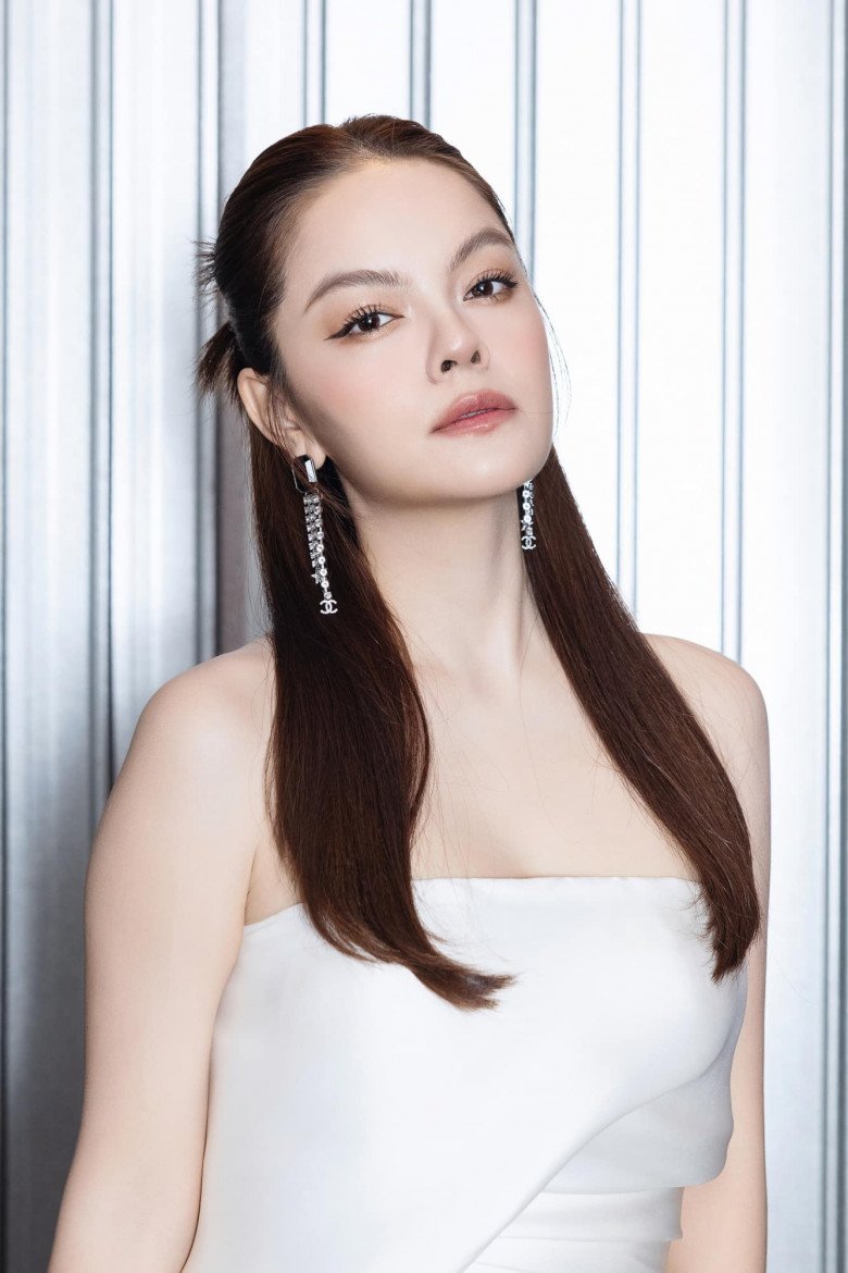 Hai nữ ca sĩ Bảo Anh và Phạm Quỳnh Anh thường xuyên bị đặt cạnh nhau do tranh cãi liên quan đến Quang Huy