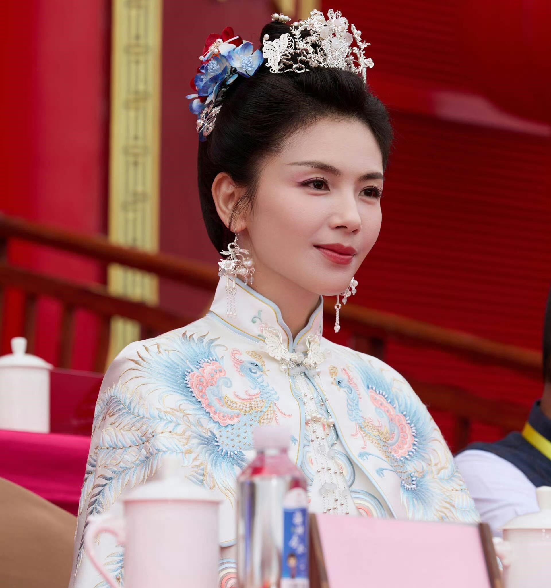 Lưu Đào nét đẹp quý phái nhưng có khuyết điểm ở đôi chân _Alt_ Lưu Đào ảnh thời trang sang trọng cổ kính _Figure_ 