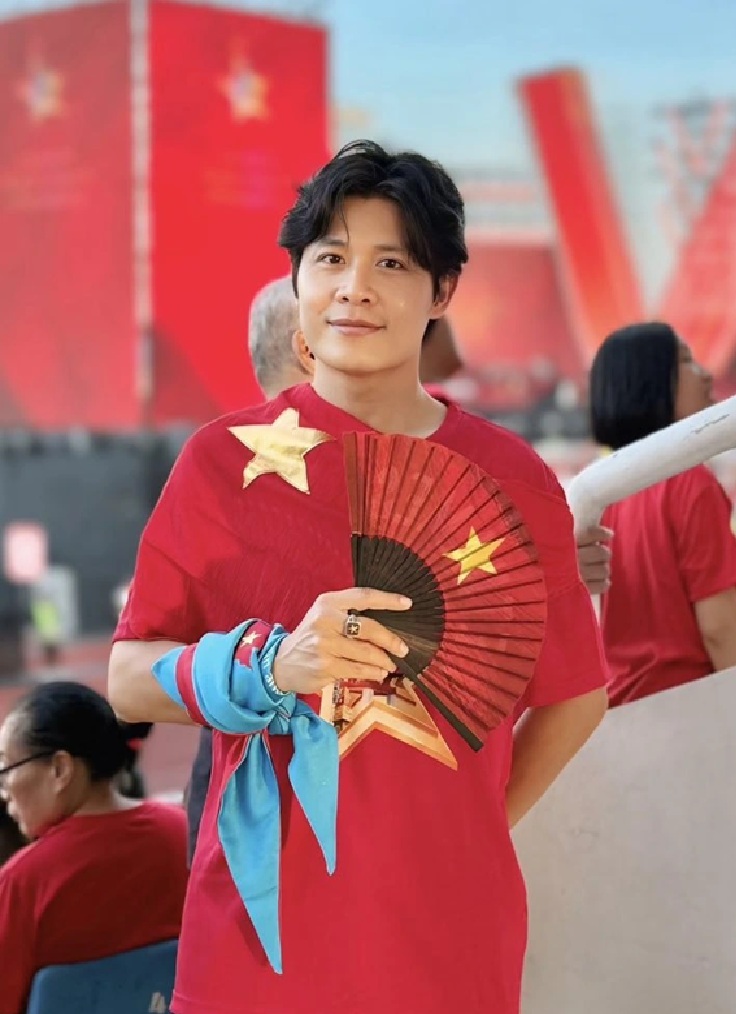 Nhạc sĩ Nguyễn Văn Chung trong phòng thu