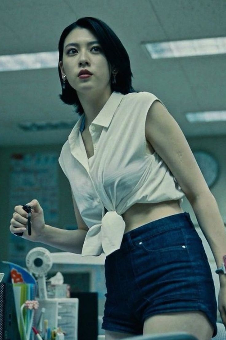 Rizuna Ann xuyên suốt 3 mùa phim Alice In Borderlands