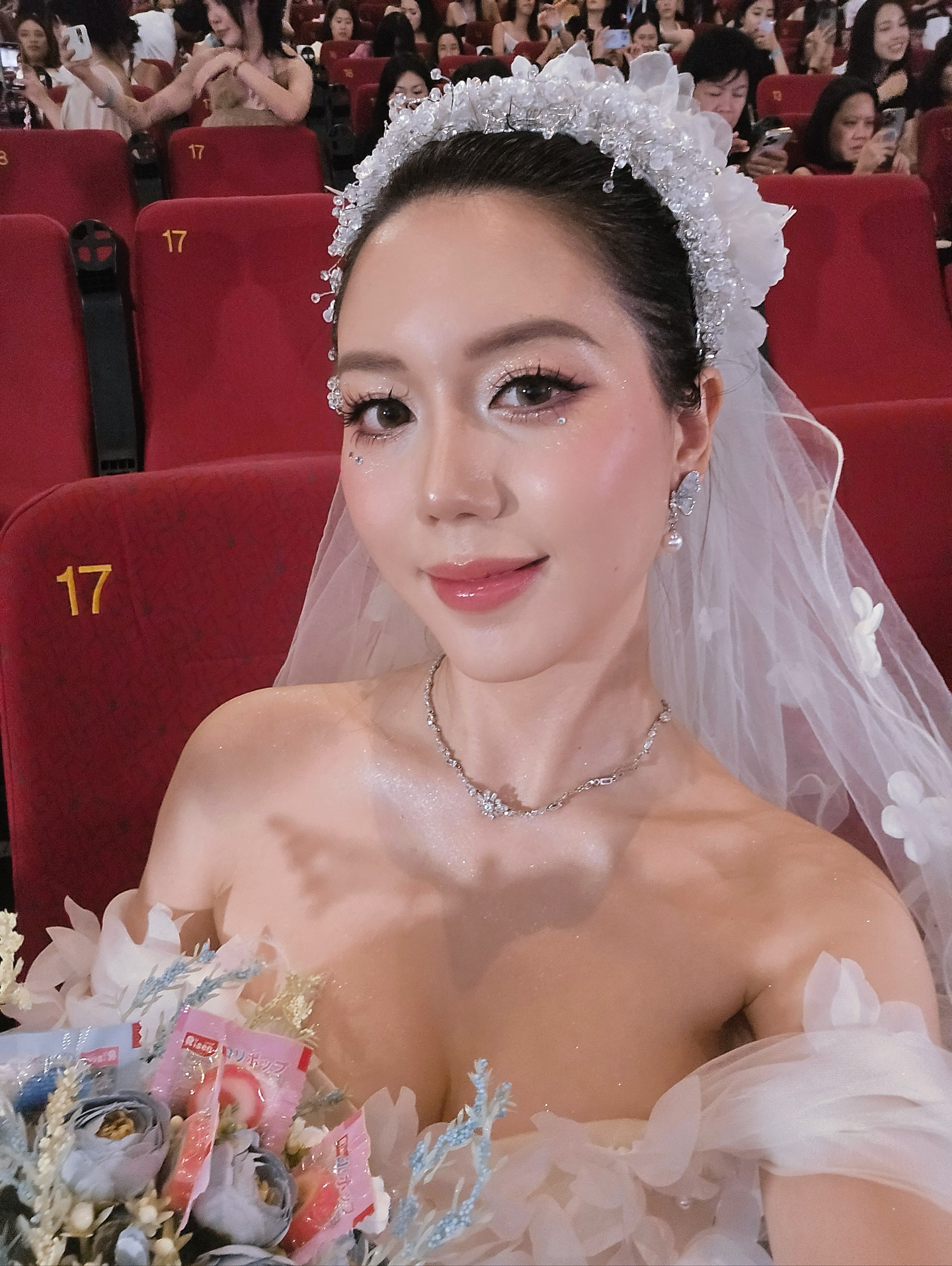 Nguyễn Hồng Hạnh mặc váy cưới tại sự kiện
