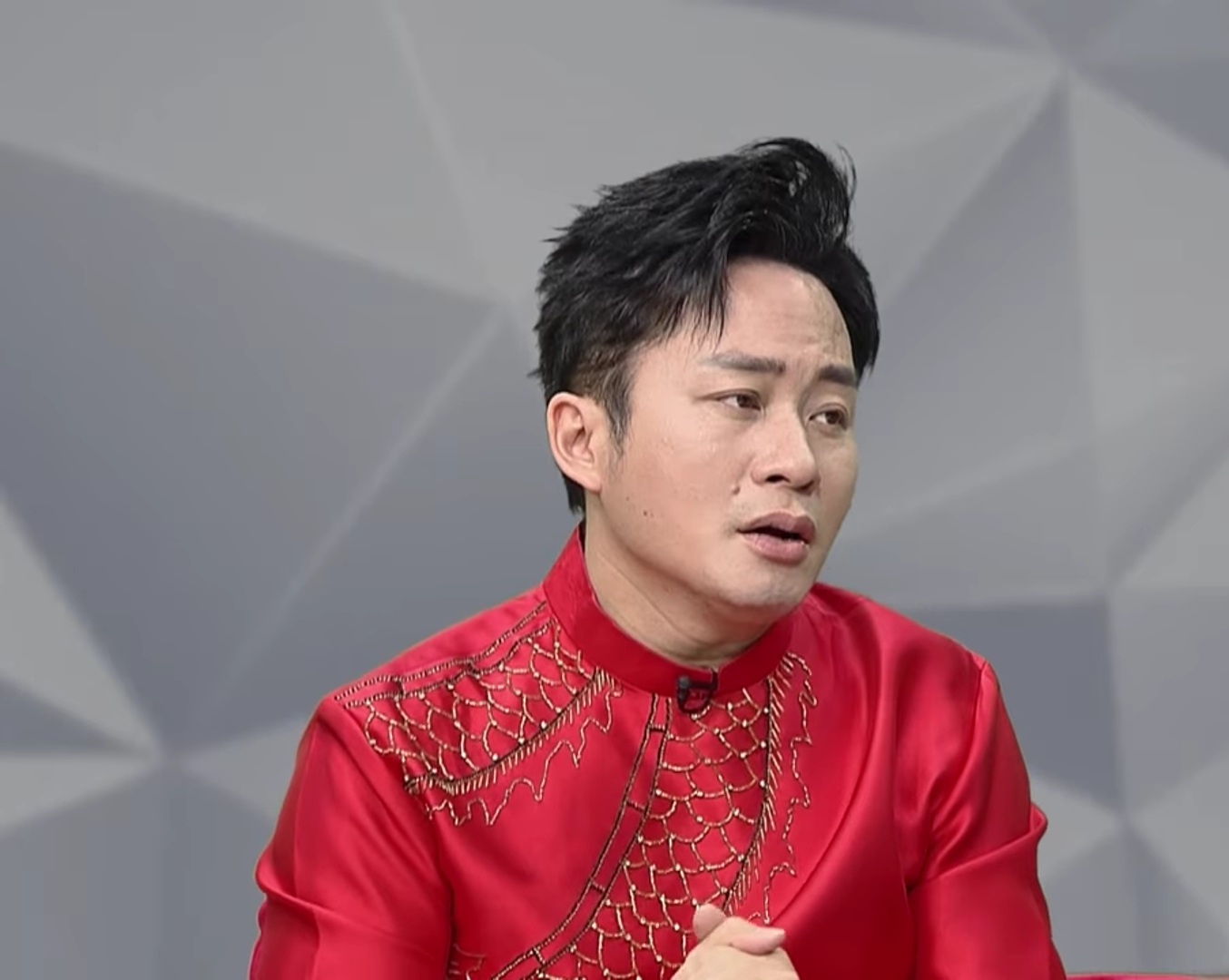 Ca sĩ Tùng Dương chia sẻ tại chương trình Rubic cuộc sống