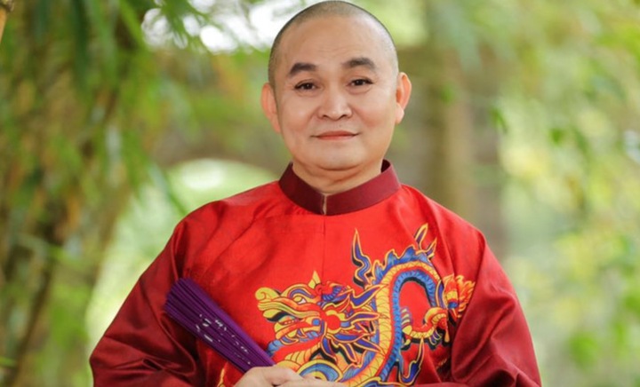 Nghệ sĩ Xuân Hinh trên sân khấu