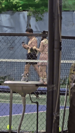 Khoảnh khắc Quỳnh Nga và Việt Anh cùng về chung cư