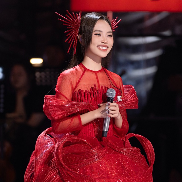 Phương Mỹ Chi trên sân khấu Sing! Asia
