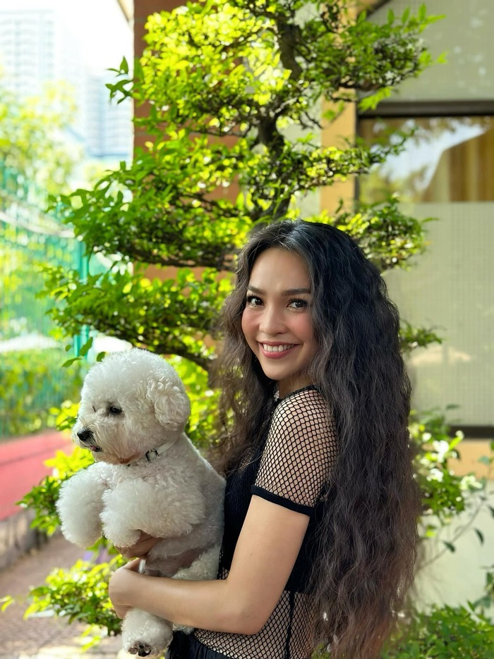 Dù đã bước sang tuổi U45 nhưng Hiền Thục vẫn được khán giả đánh giá trẻ như thiếu nữ đôi mươi