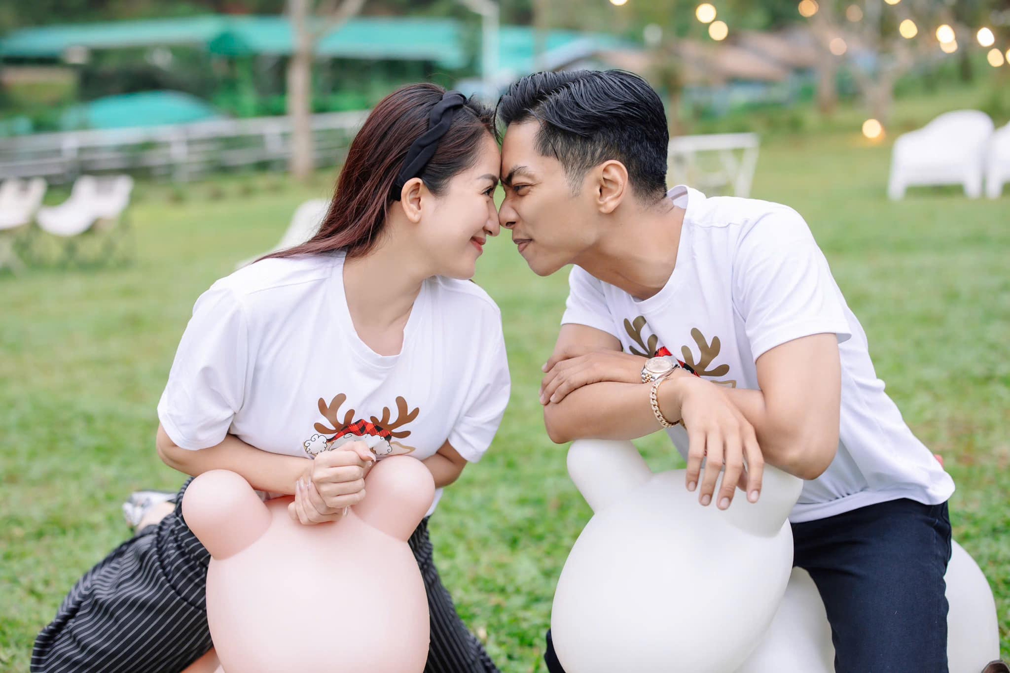 Khánh Thi và Phan Hiển cùng nhau trên sân khấu