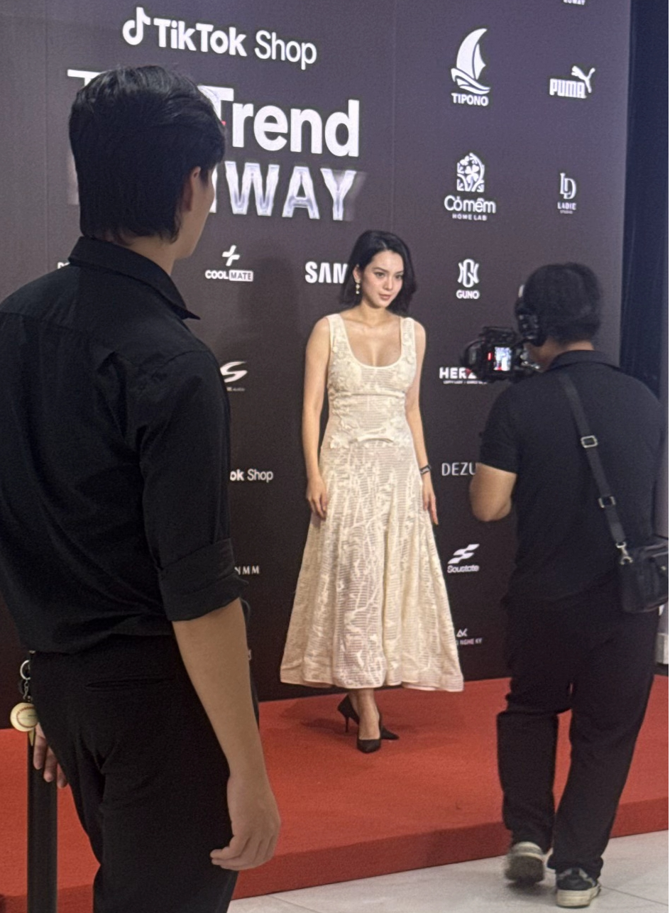 Quỳnh Lương hở bạo sau sinh, gặp sự cố điếng người- Ảnh 4. Vóc dáng của Quỳnh Lương