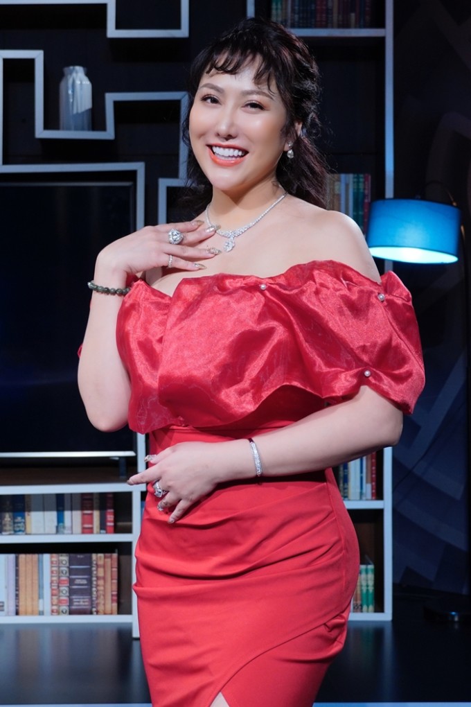 Phi Thanh Vân tự tin với diện mạo mới