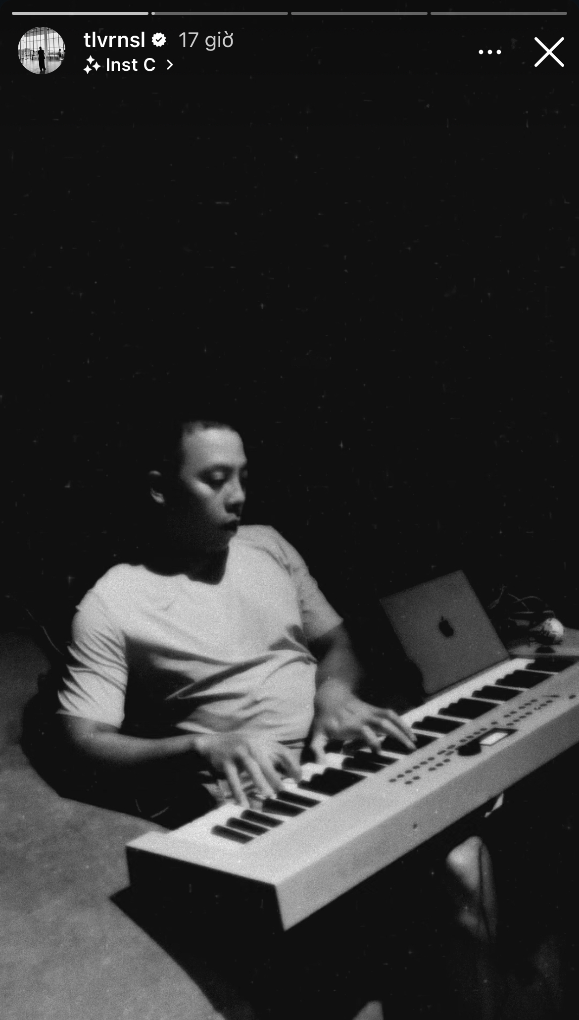 Touliver sống một mình tại biệt thự