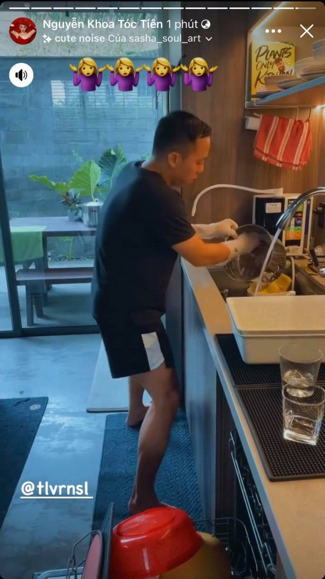 Bữa ăn gia đình ấm áp trước đây