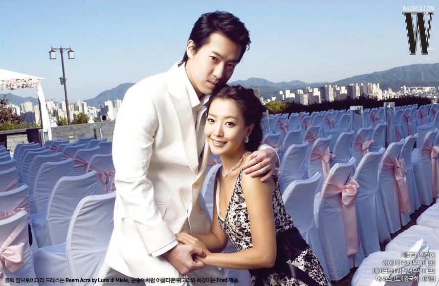 Chồng đại gia phản ứng gắt khi thấy Kim Hee Sun hôn Lee Min Ho- Ảnh 4. Hình ảnh hạnh phúc của Kim Hee Sun bên chồng đại gia