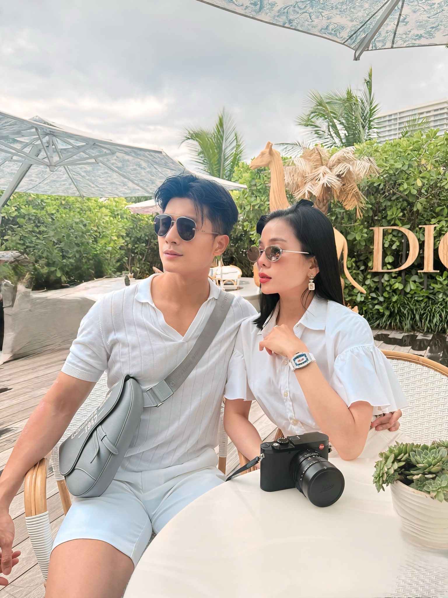 Nữ ca sĩ khen ngợi bạn trai trẻ