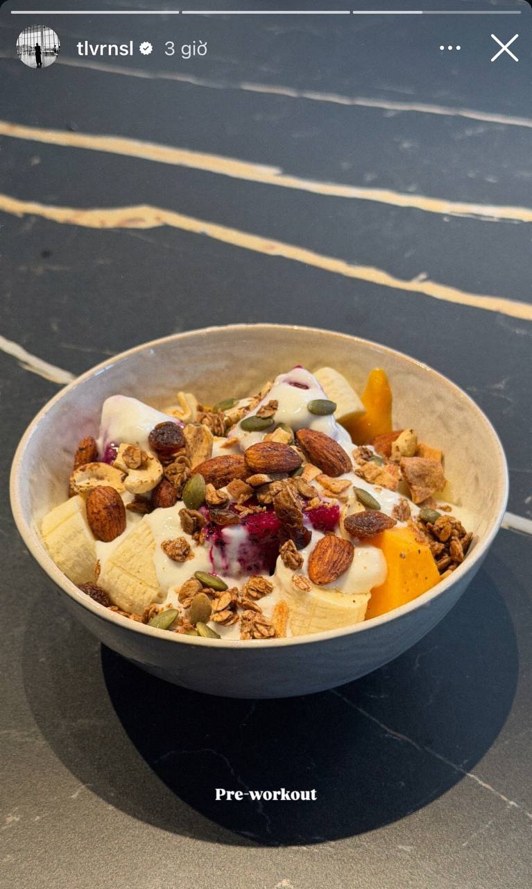 Bữa ăn healthy của Touliver một mình