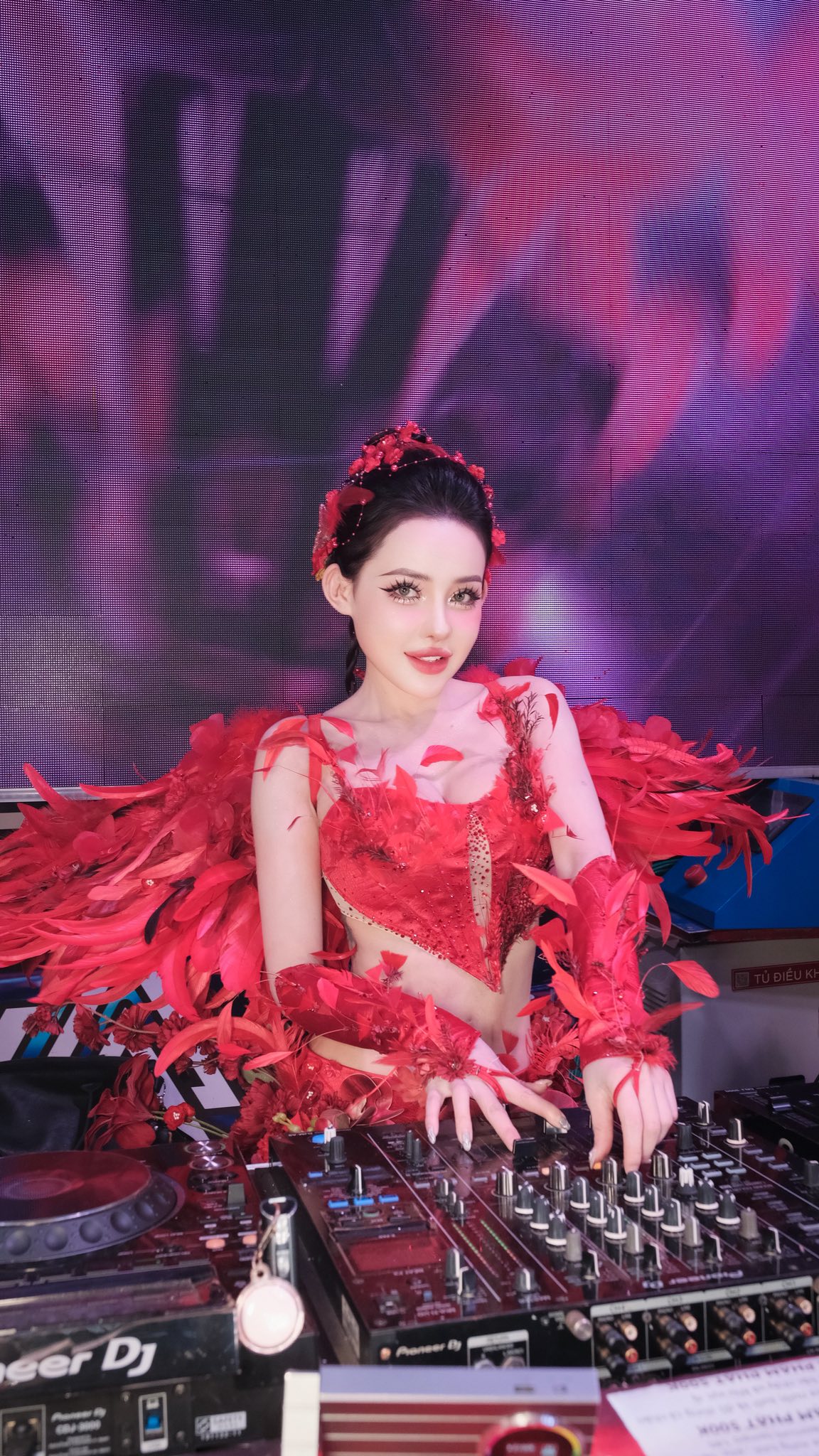 Ngân 98 với biến chứng sau dao kéo