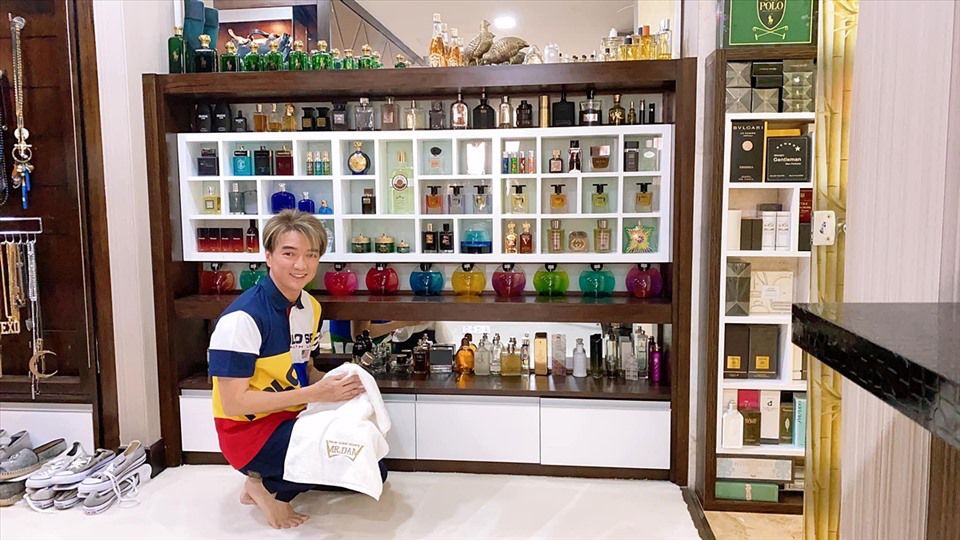Bất động sản của Đàm Vĩnh Hưng- Ảnh 7. Góc trưng bày nước hoa