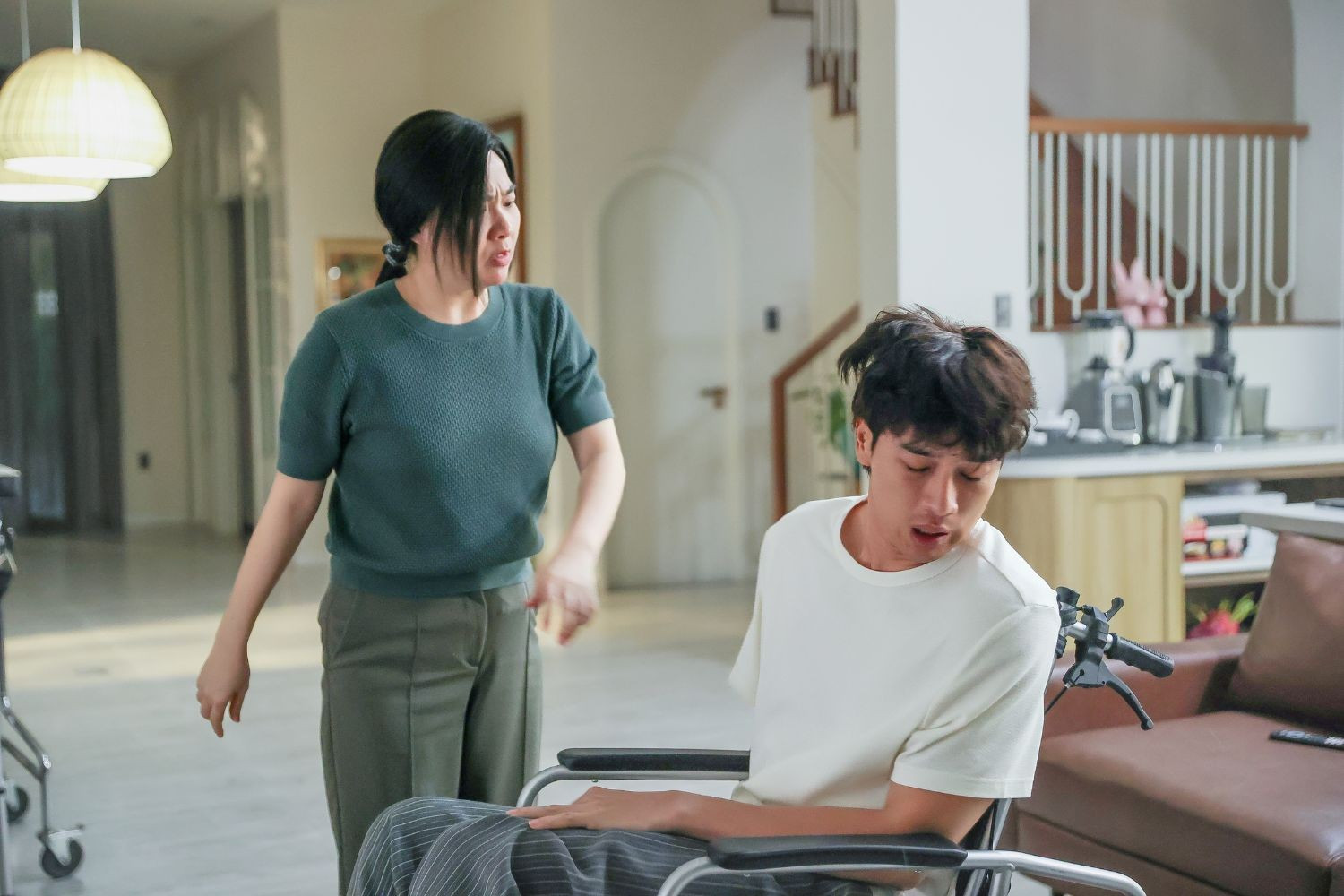 Thuận Nguyễn vào vai em trai Lê Khánh