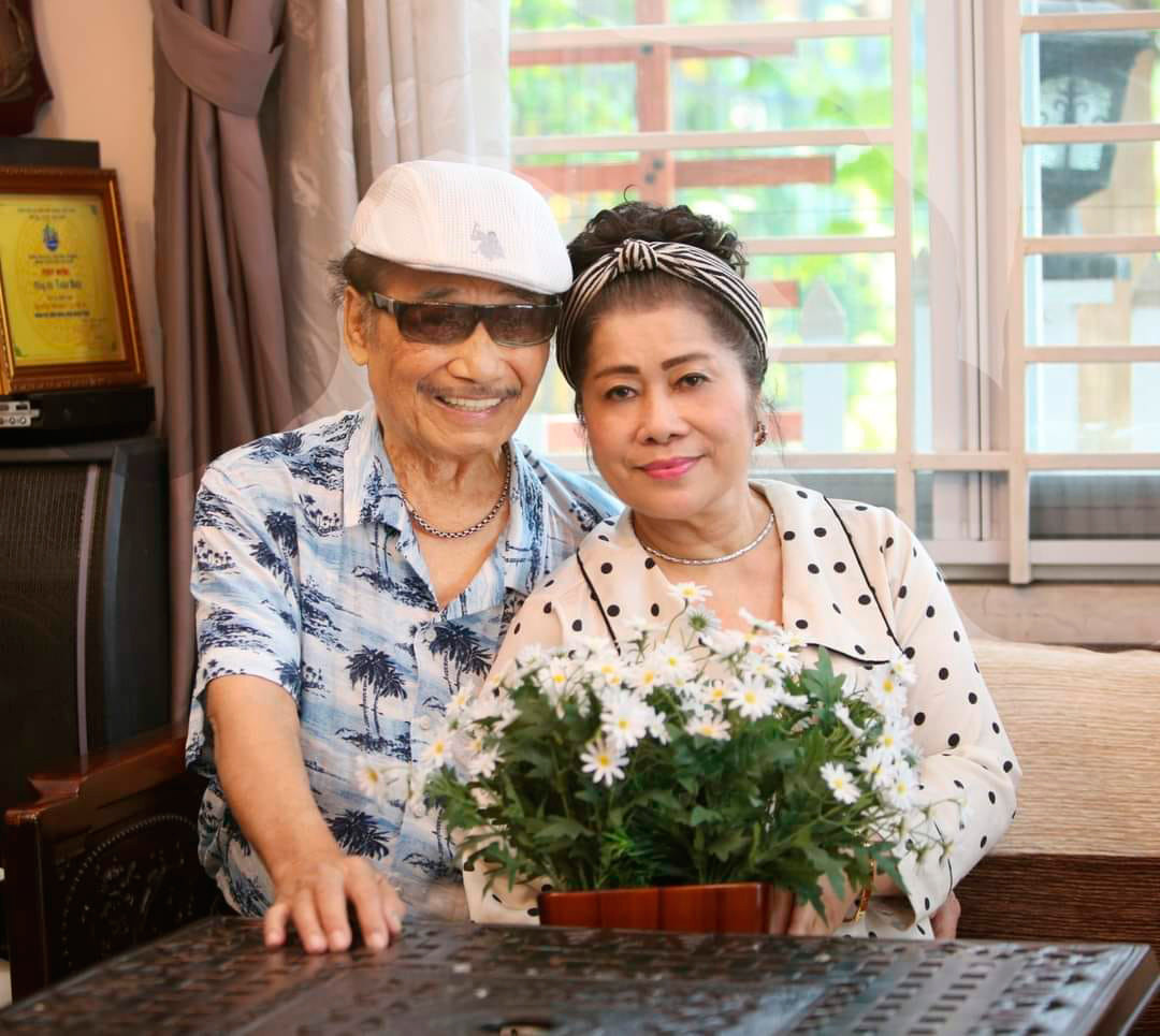 NSND Trần Hiếu nhập viện vì trọng bệnh- Ảnh 1. NSND Trần Hiếu và vợ - bà Minh Ngà