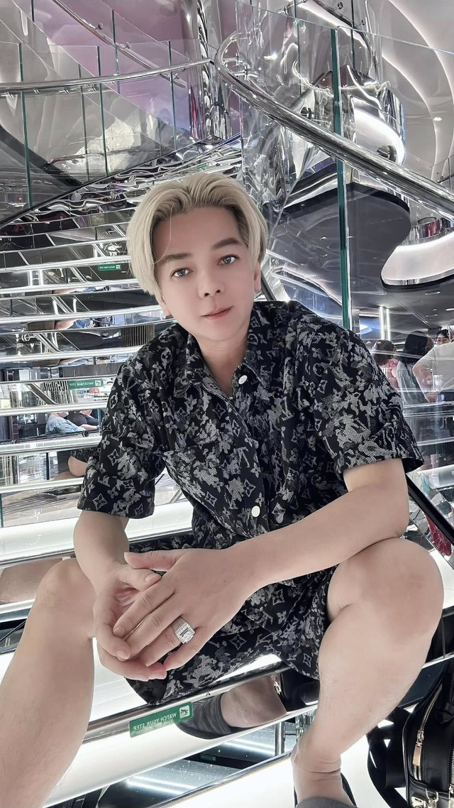 Tình hình của ca sĩ Vũ Hà- Ảnh 3. Vũ Hà không đăng hình ảnh riêng từ đầu tháng 2 đến nay nhưng hoạt động mạng xã hội bình thường