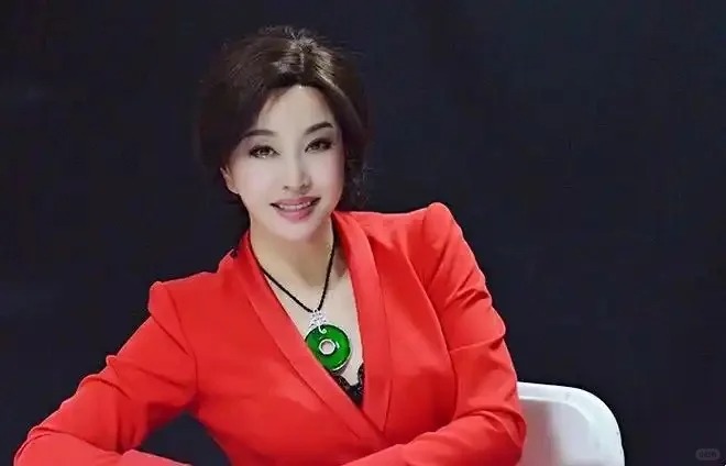 Bộ trang sức phỉ thúy của Lưu Hiểu Khánh