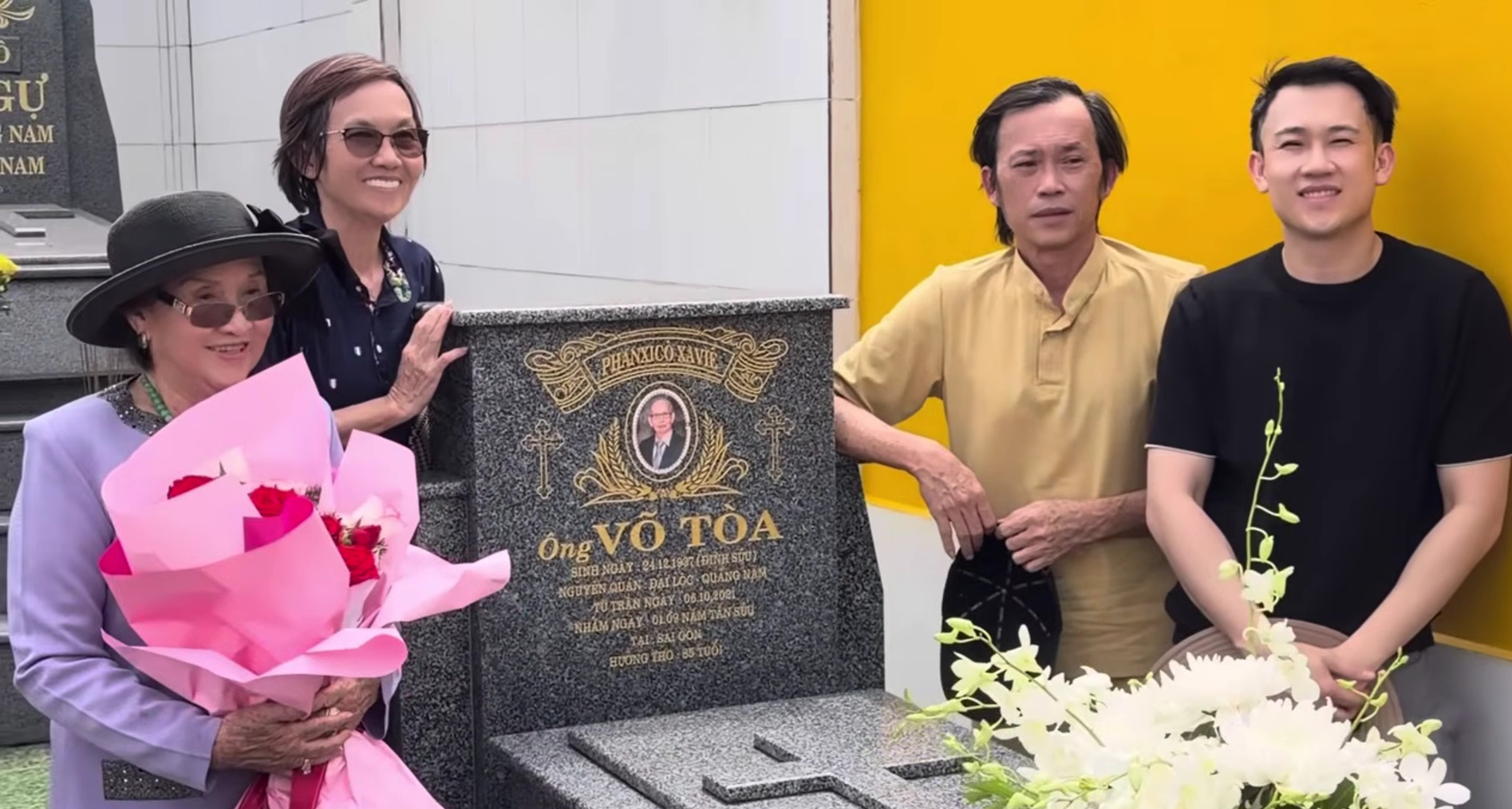 Gia đình Hoài Linh tại quê nhà