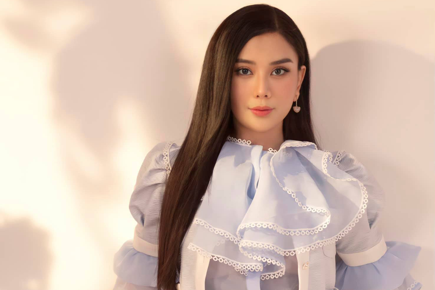 Diện mạo thon gọn và sang trọng của Lâm Khánh Chi