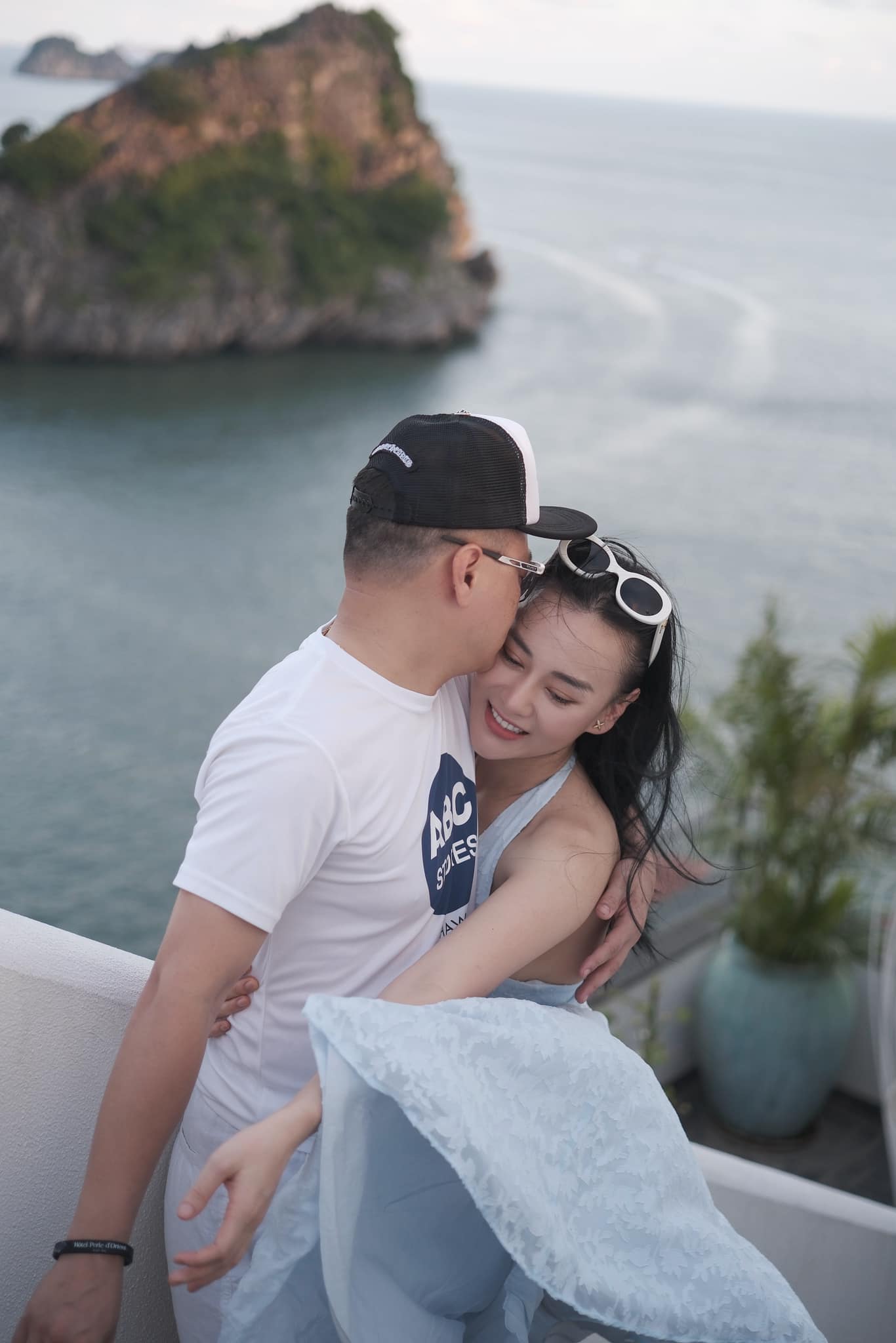 Phương Oanh và Shark Bình đối mặt nhiều sóng gió