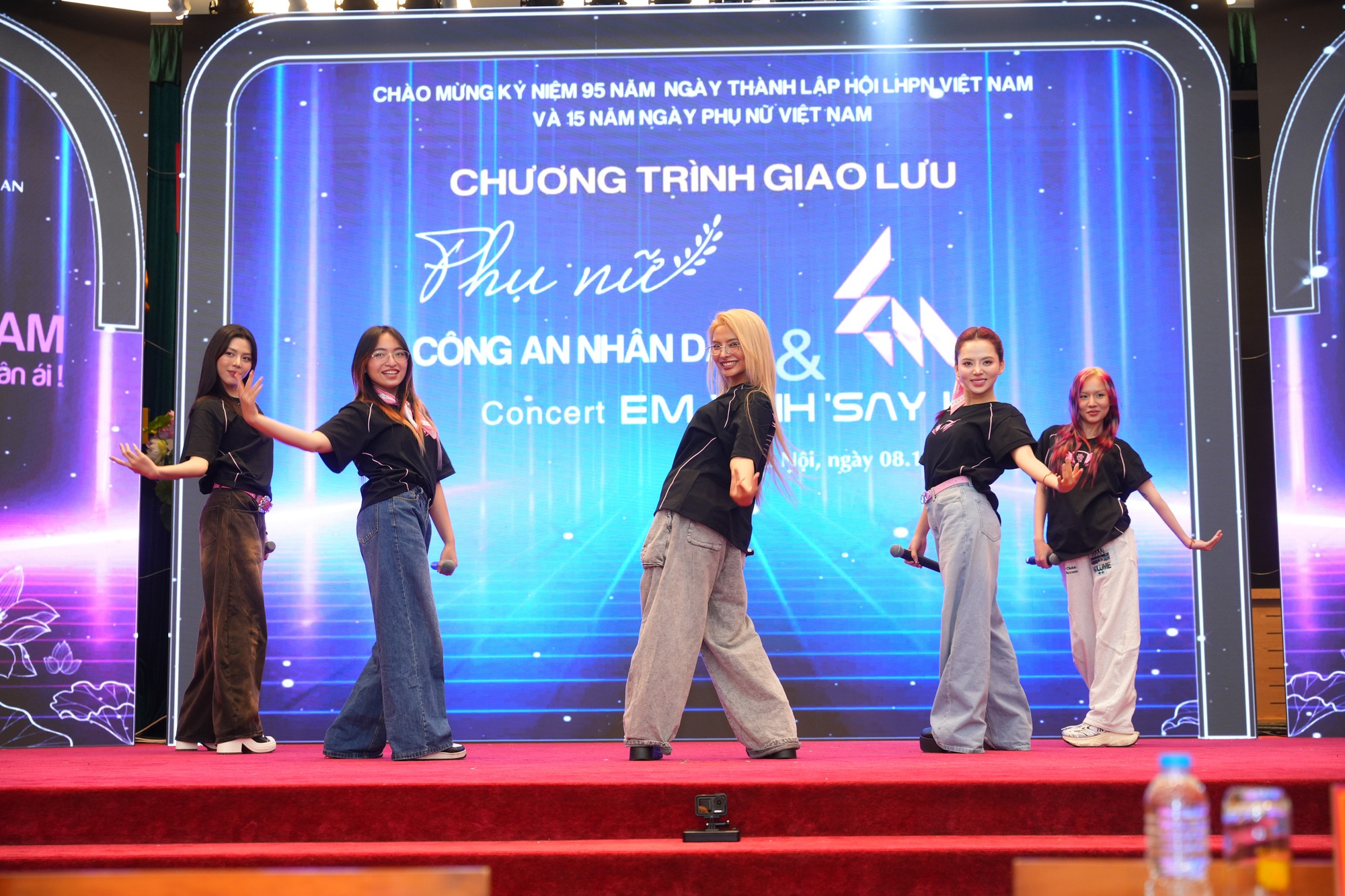 Các nghệ sĩ biểu diễn Easier