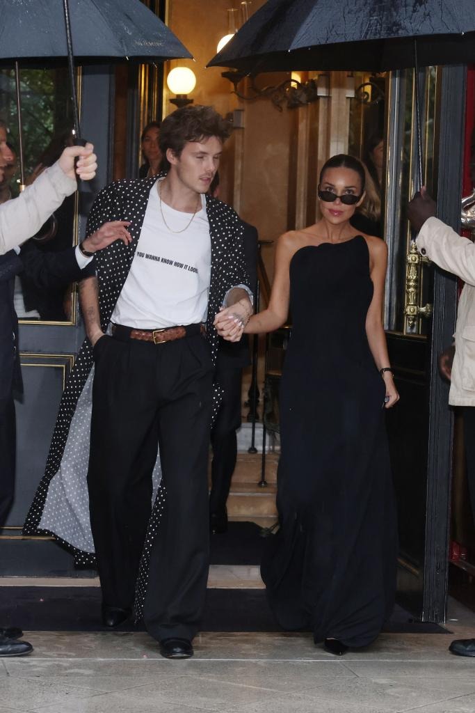 Gia đình Beckham tại sự kiện, vợ chồng con cả bị loại trừ